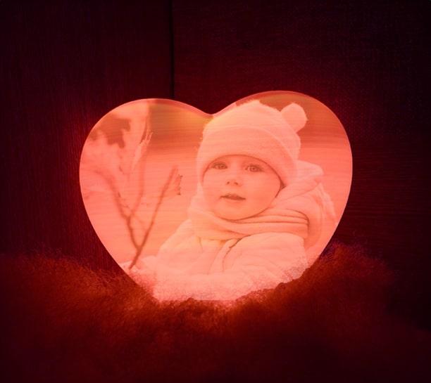 Heart-Shaped-Moon-Lamp-of-a-baby