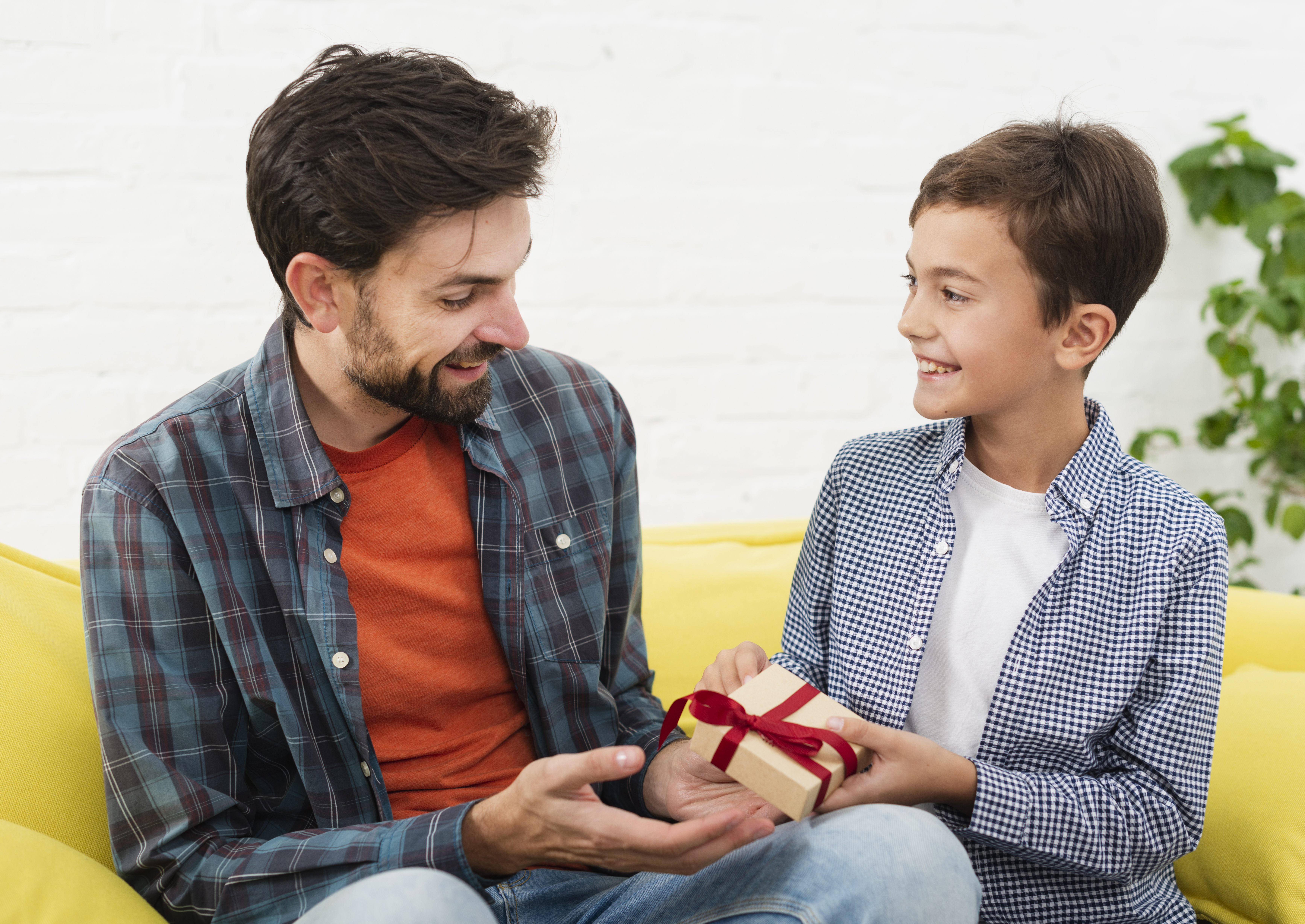 Creative Ways to Make Personalized Gifts for Dad Creative Ways to Make Personalized Gifts for Dad