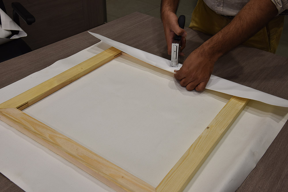How to Stretch a Canvas Print Over a Frame