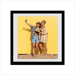 Premium AI Image  Accentuating Masterpieces The 16x20 Floating Frame  perfect for Canvas