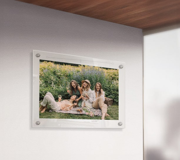 View your best moments as clearly as you should. Display them on clear acrylic frames!