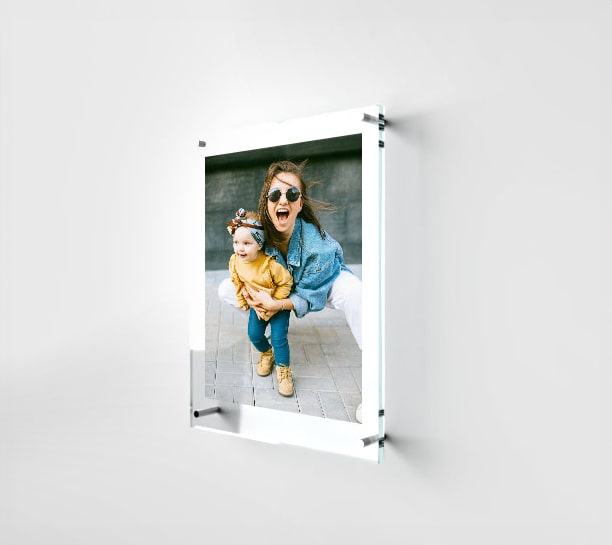 View your best moments as clearly as you should. Display them on clear acrylic frames!