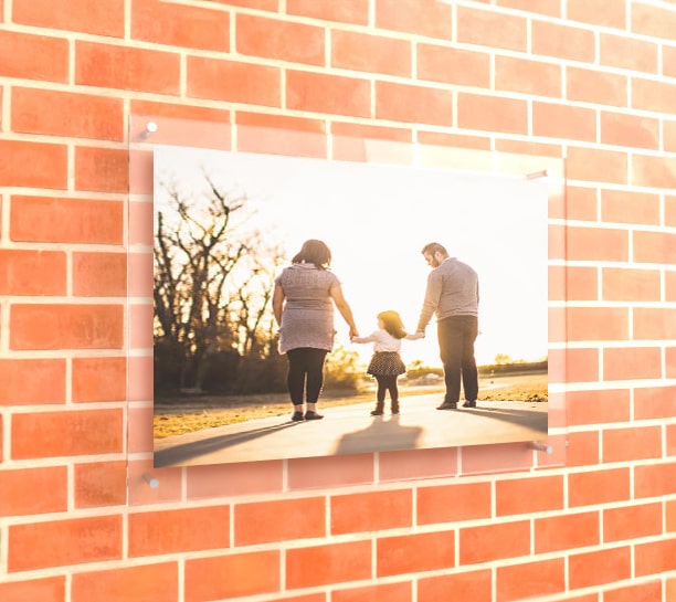 View your best moments as clearly as you should. Display them on clear acrylic frames!