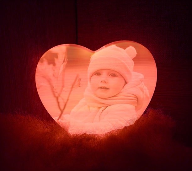 Heart-Shaped-Moon-Lamp-of-a-baby